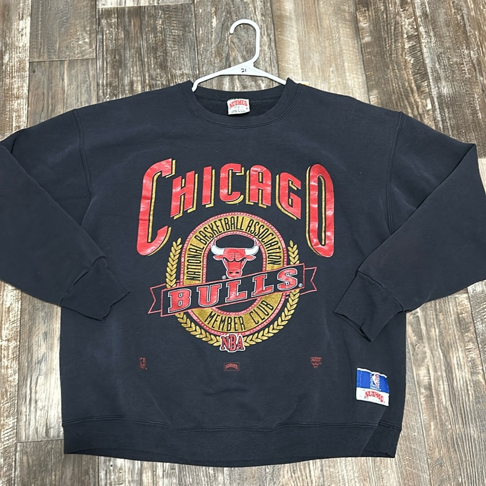 Vintage nutmeg made in usa chicago bulls crewneck